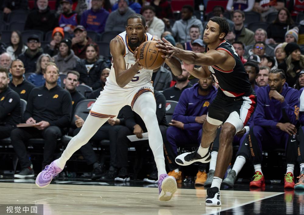 輕的球員 輕的球員